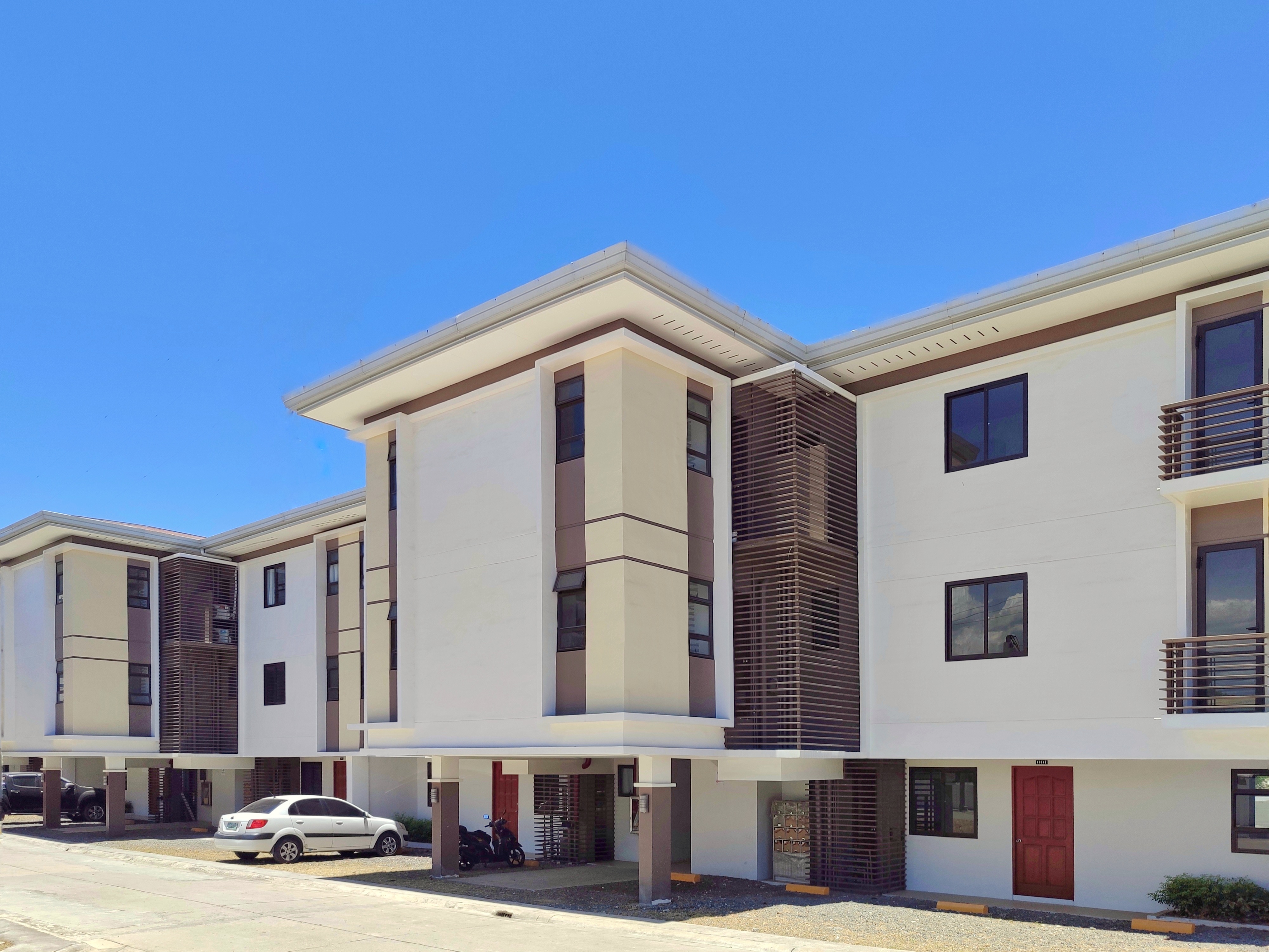 Almond-Drive-Courtyards-SRP-ext-1