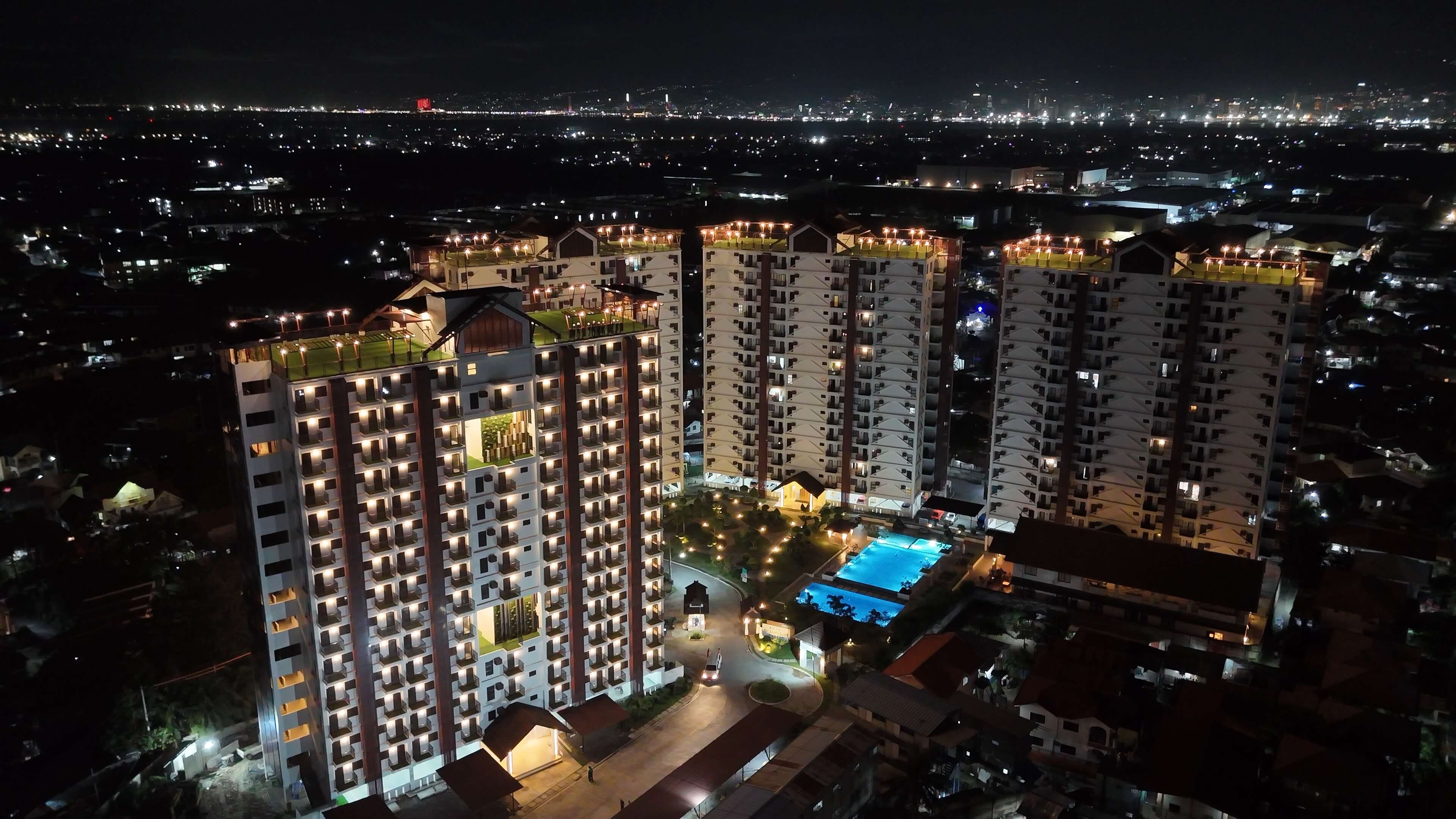 Beautiful-lights-at-Royal-Oceancrest-Mactan