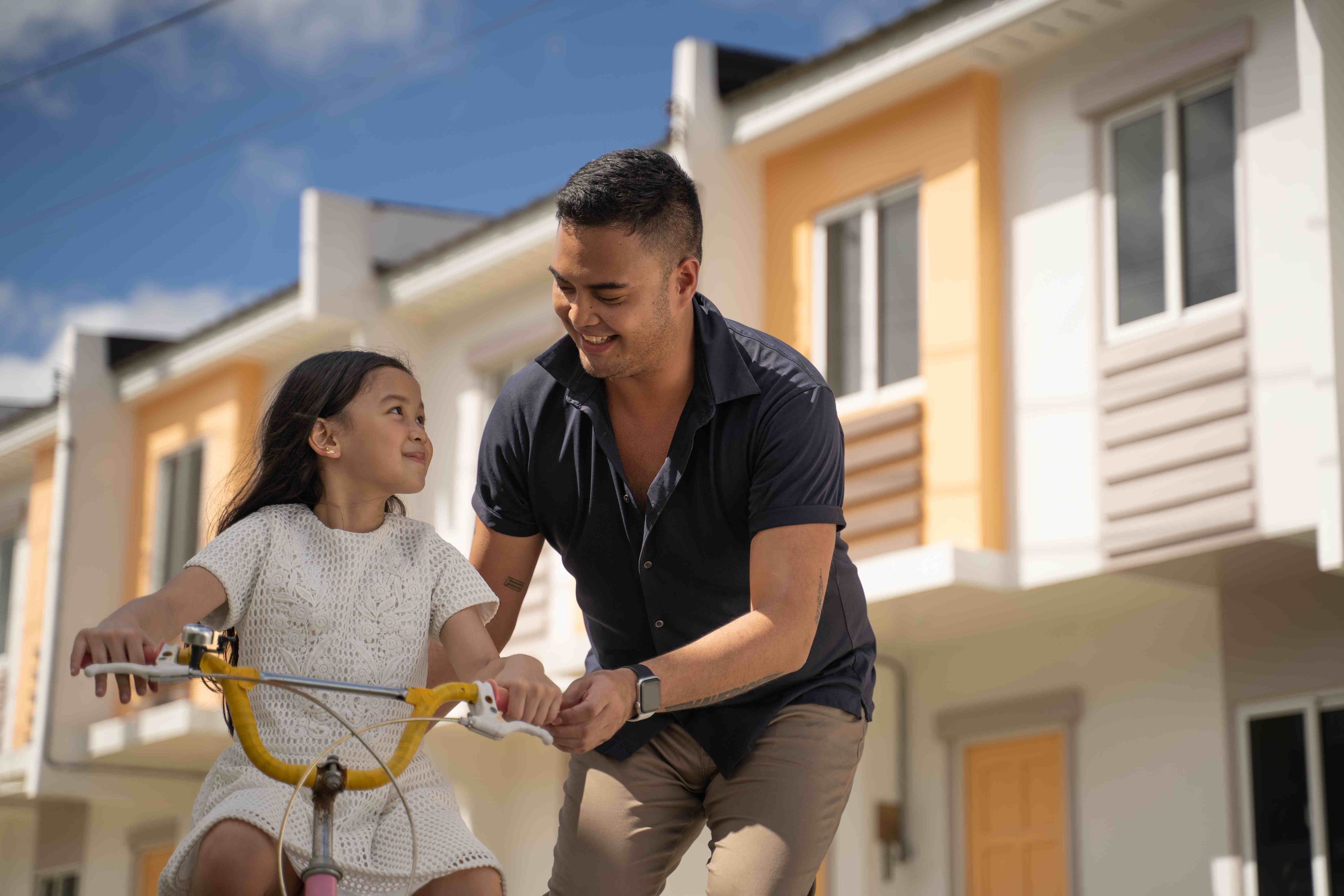 Father-and-daughter-bike-bonding-in-Richwood-Homes